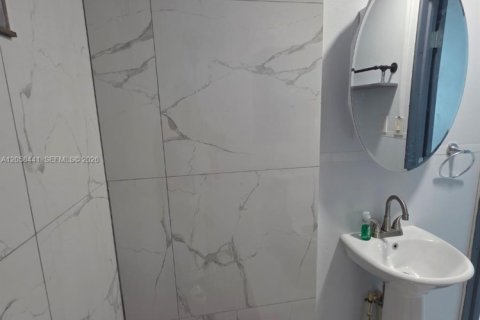 Снять в аренду коммерческую недвижимость в Майами-Гарденс, Флорида 1 спальня, № 2263977 - фото 11