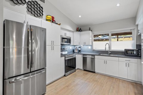 Casa en venta en Palmetto Bay, Florida, 4 dormitorios, 183.67 m2 № 1892896 - foto 17