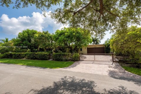 Casa en venta en Palmetto Bay, Florida, 4 dormitorios, 183.67 m2 № 1892896 - foto 1