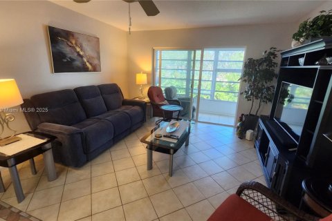 Condo in Lauderhill, Florida, 2 bedrooms  № 1857483 - photo 12