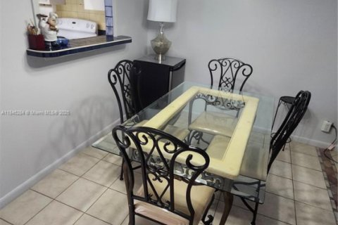 Condo in Lauderhill, Florida, 2 bedrooms  № 1857483 - photo 6