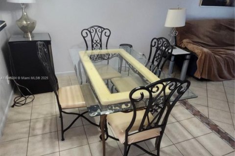 Condo in Lauderhill, Florida, 2 bedrooms  № 1857483 - photo 5