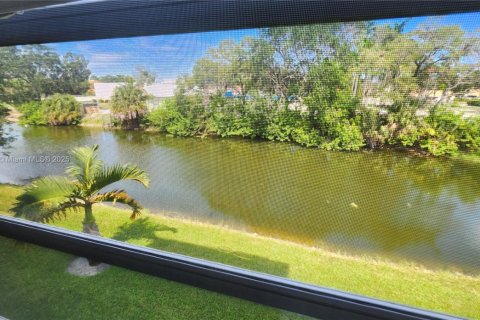 Condo in Lauderhill, Florida, 2 bedrooms  № 1857483 - photo 24
