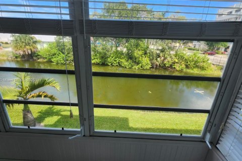 Condo in Lauderhill, Florida, 2 bedrooms  № 1857483 - photo 23