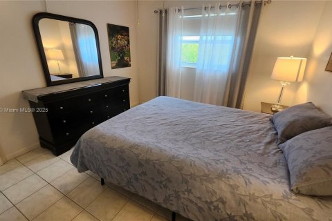 Condo in Lauderhill, Florida, 2 bedrooms  № 1857483 - photo 9