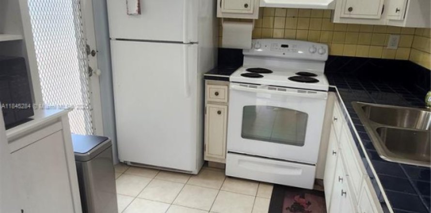 Condo in Lauderhill, Florida, 2 bedrooms  № 1857483