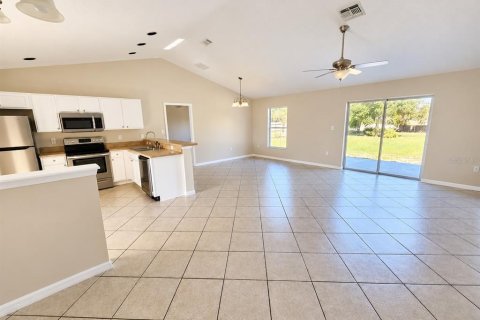 Villa ou maison à louer à Leesburg, Floride: 4 chambres, 148.64 m2 № 2425715 - photo 2