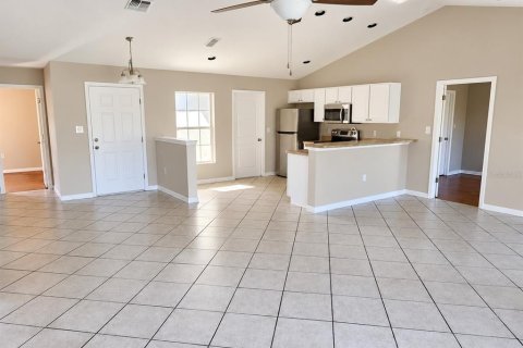 Villa ou maison à louer à Leesburg, Floride: 4 chambres, 148.64 m2 № 2425715 - photo 3