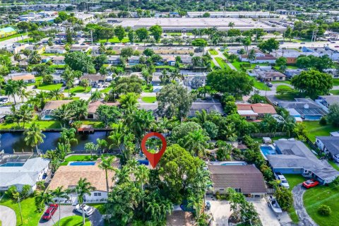 House in Oakland Park, Florida 3 bedrooms, 104.52 sq.m. № 2082784 - photo 3