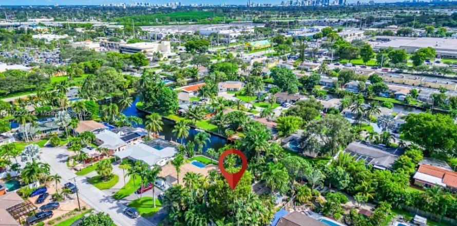 House in Oakland Park, Florida 3 bedrooms, 104.52 sq.m. № 2082784