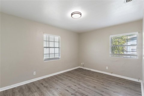 House in Tampa, Florida 3 bedrooms, 128.02 sq.m. № 2222718 - photo 19