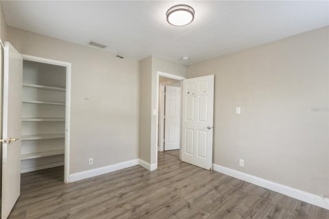 House in Tampa, Florida 3 bedrooms, 128.02 sq.m. № 2222718 - photo 18
