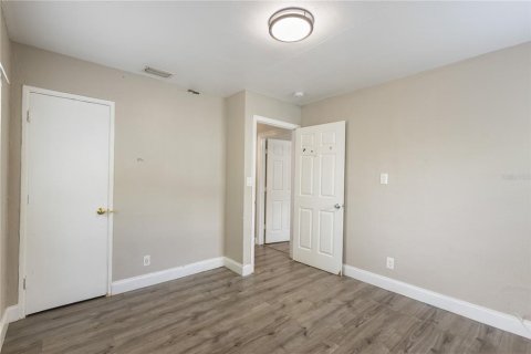 House in Tampa, Florida 3 bedrooms, 128.02 sq.m. № 2222718 - photo 17