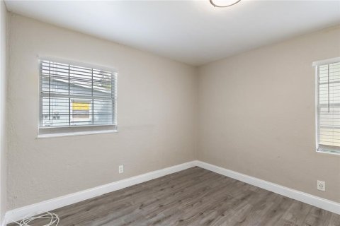 House in Tampa, Florida 3 bedrooms, 128.02 sq.m. № 2222718 - photo 15