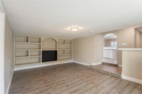 House in Tampa, Florida 3 bedrooms, 128.02 sq.m. № 2222718 - photo 9