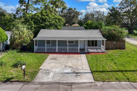 House in Tampa, Florida 3 bedrooms, 128.02 sq.m. № 2222718 - photo 28