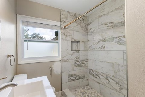 House in Tampa, Florida 3 bedrooms, 128.02 sq.m. № 2222718 - photo 14