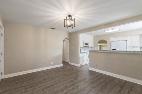 House in Tampa, Florida 3 bedrooms, 128.02 sq.m. № 2222718 - photo 4