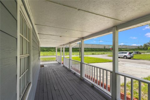 House in Tampa, Florida 3 bedrooms, 128.02 sq.m. № 2222718 - photo 2