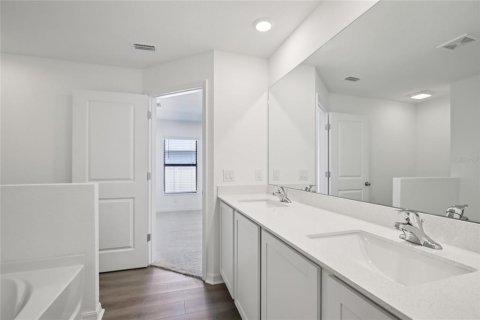House in Port Charlotte, Florida 4 bedrooms, 172.52 sq.m. № 566892 - photo 25