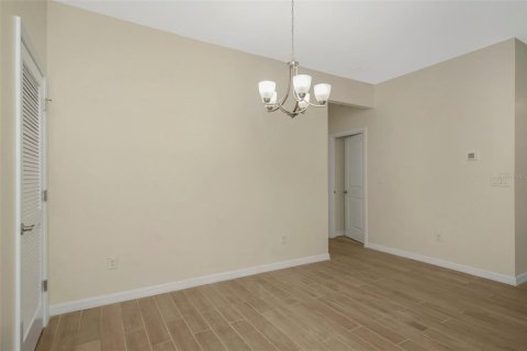 House in Tampa, Florida 5 bedrooms, 207.82 sq.m. № 2216360 - photo 15