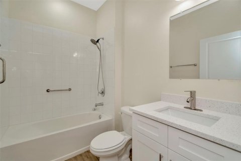 House in Tampa, Florida 5 bedrooms, 207.82 sq.m. № 2216360 - photo 29