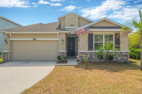 House in Tampa, Florida 5 bedrooms, 207.82 sq.m. № 2216360 - photo 2