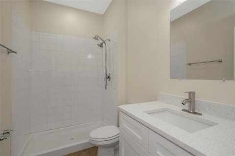 House in Tampa, Florida 5 bedrooms, 207.82 sq.m. № 2216360 - photo 11