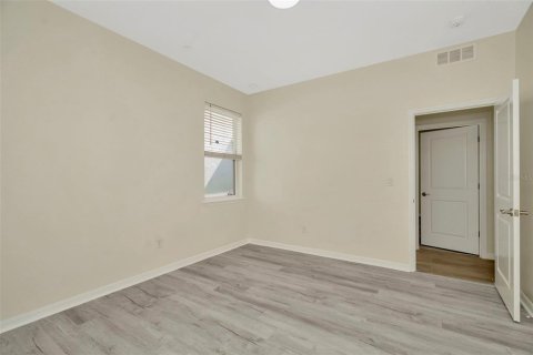 House in Tampa, Florida 5 bedrooms, 207.82 sq.m. № 2216360 - photo 28
