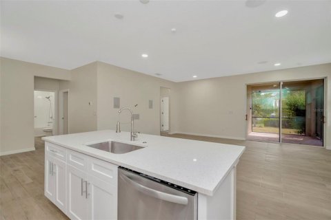 House in Tampa, Florida 5 bedrooms, 207.82 sq.m. № 2216360 - photo 21