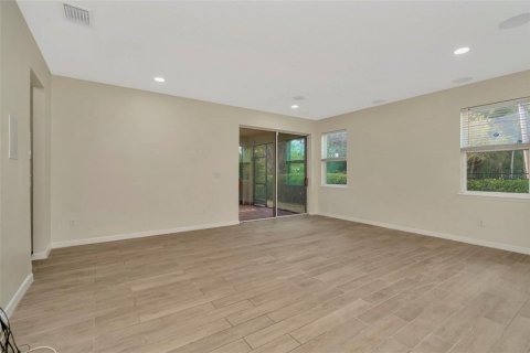 House in Tampa, Florida 5 bedrooms, 207.82 sq.m. № 2216360 - photo 25