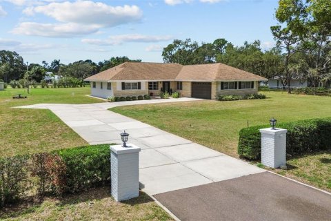 House in Seminole, Florida 4 bedrooms, 209.59 sq.m. № 1893944 - photo 1