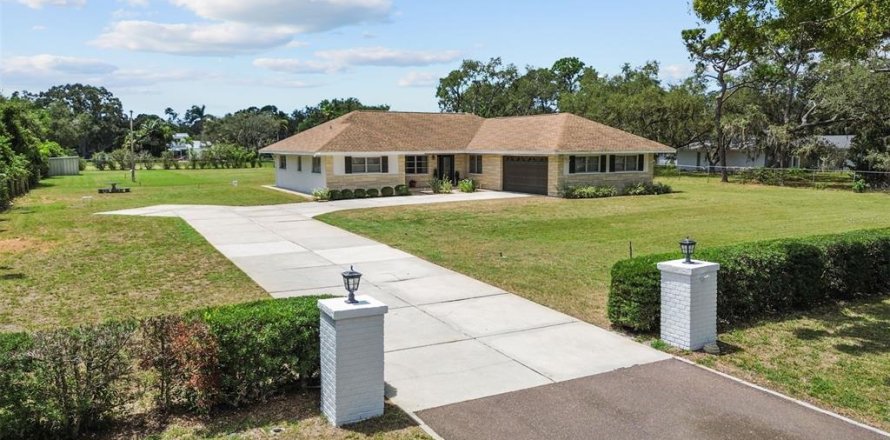 House in Seminole, Florida 4 bedrooms, 209.59 sq.m. № 1893944