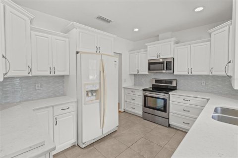 House in Seminole, Florida 4 bedrooms, 209.59 sq.m. № 1893944 - photo 18