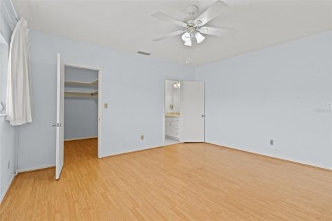 House in Seminole, Florida 4 bedrooms, 209.59 sq.m. № 1893944 - photo 25