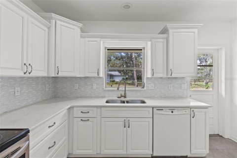 House in Seminole, Florida 4 bedrooms, 209.59 sq.m. № 1893944 - photo 19