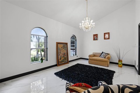 House in Minneola, Florida 5 bedrooms, 723.71 sq.m. № 1805845 - photo 9