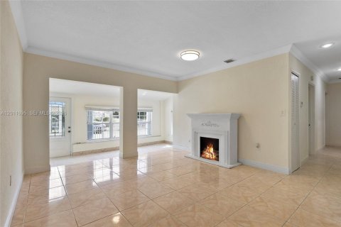 Villa ou maison à vendre à Miami, Floride: 5 chambres № 2075377 - photo 7