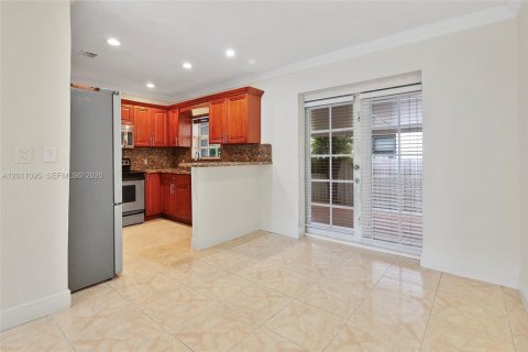 Villa ou maison à vendre à Miami, Floride: 5 chambres № 2075377 - photo 8