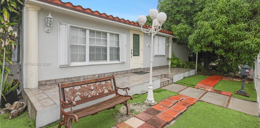 Villa ou maison à Miami, Floride 5 chambres № 2075377