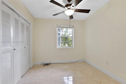 Villa ou maison à vendre à Miami, Floride: 5 chambres № 2075377 - photo 12