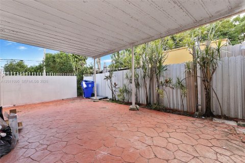Villa ou maison à vendre à Miami, Floride: 5 chambres № 2075377 - photo 15