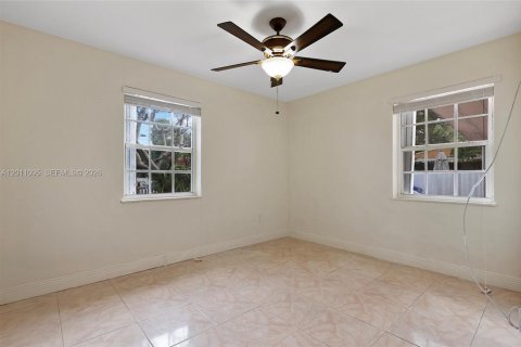 Villa ou maison à vendre à Miami, Floride: 5 chambres № 2075377 - photo 13