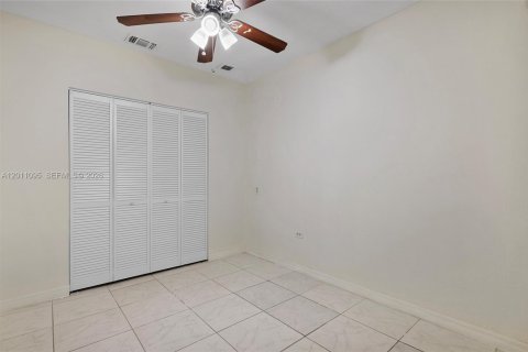 Villa ou maison à vendre à Miami, Floride: 5 chambres № 2075377 - photo 25
