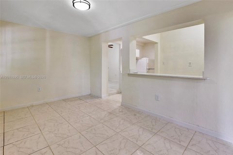 Villa ou maison à vendre à Miami, Floride: 5 chambres № 2075377 - photo 21