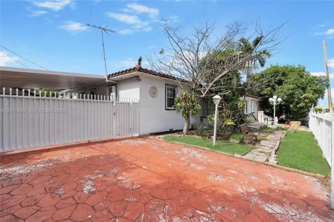 Villa ou maison à vendre à Miami, Floride: 5 chambres № 2075377 - photo 28