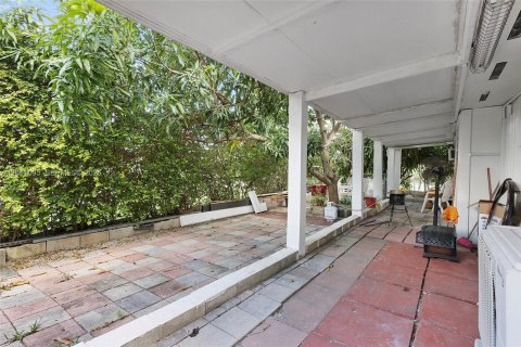 Villa ou maison à vendre à Miami, Floride: 5 chambres № 2075377 - photo 19