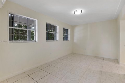 Villa ou maison à vendre à Miami, Floride: 5 chambres № 2075377 - photo 20