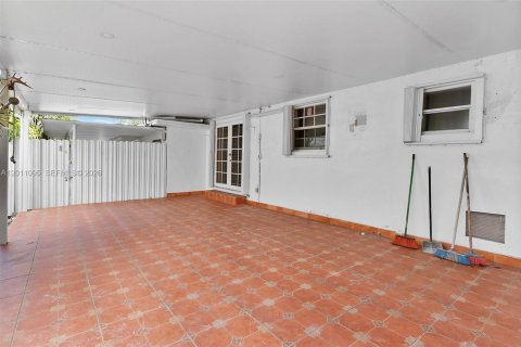 Villa ou maison à vendre à Miami, Floride: 5 chambres № 2075377 - photo 16