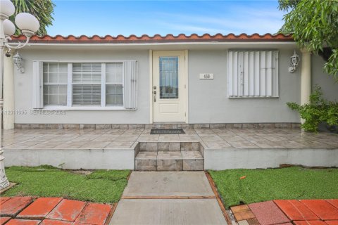 Villa ou maison à vendre à Miami, Floride: 5 chambres № 2075377 - photo 2
